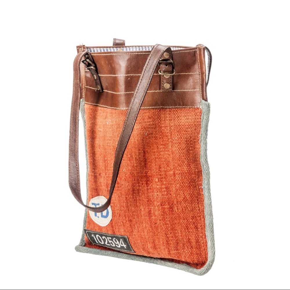 ❗️FINAL❗️ 🆕 The Barrel Shack The Sanders Tote 🔴🔴